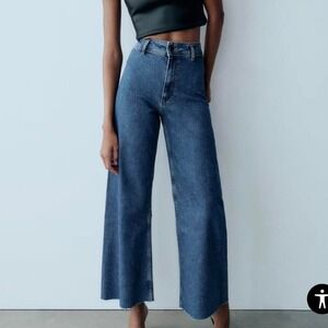 Zara High Waisted Wide Leg Jeans Medium Wash Raw Hem Size 6 28